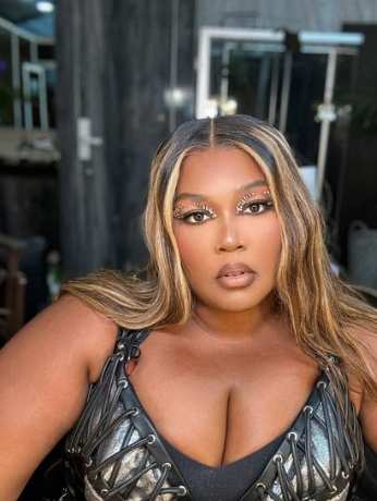 LIZZO 