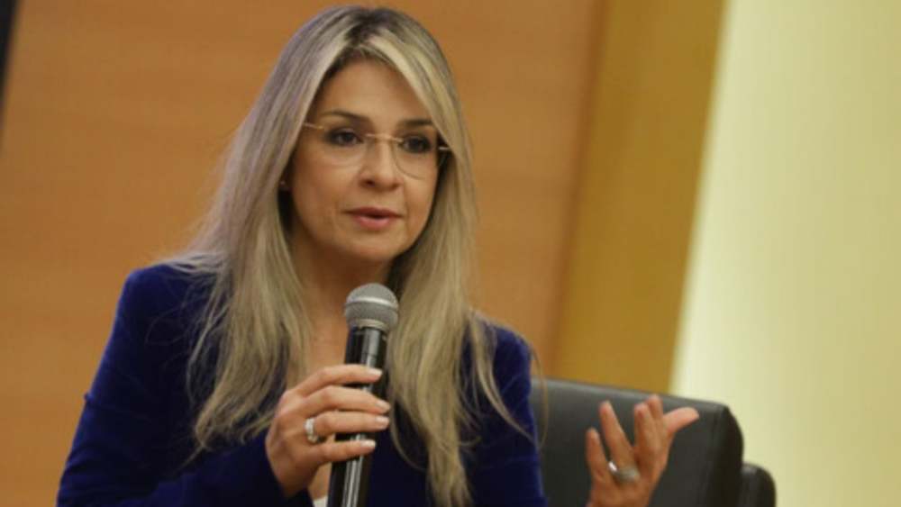 VICKY DÁVILA