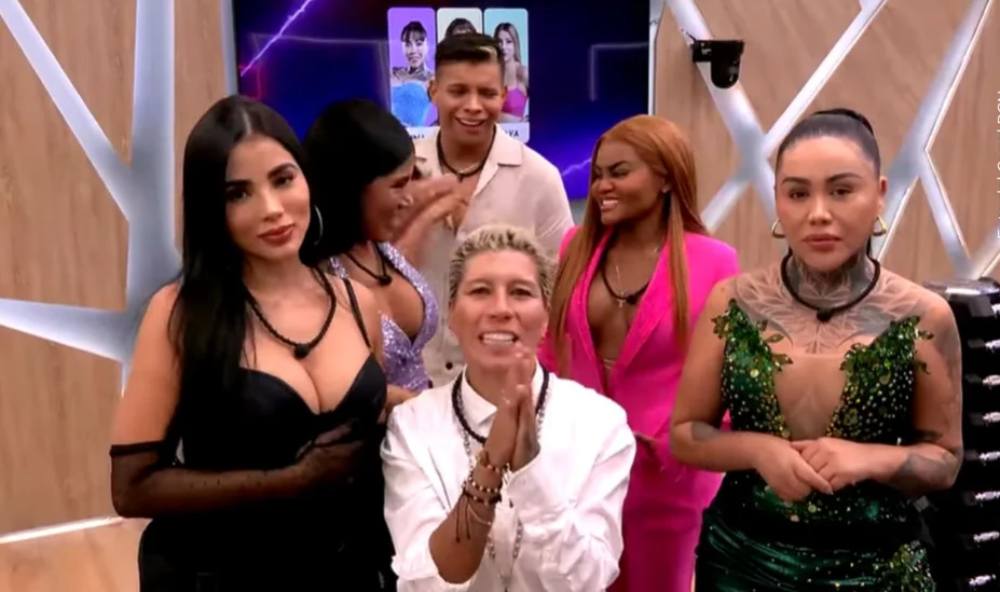 EMIRO NAVARRO Y CHICAS FUEGO