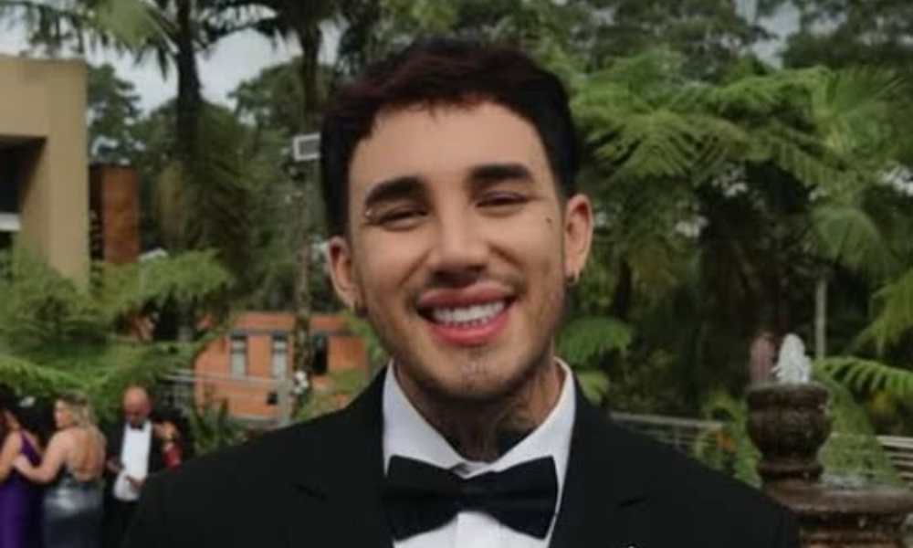 VALENTINO LÁZARO