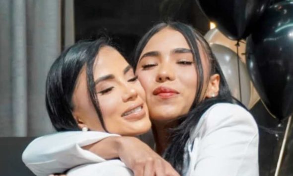 KARINA GARCÍA Y SU MAMÁ